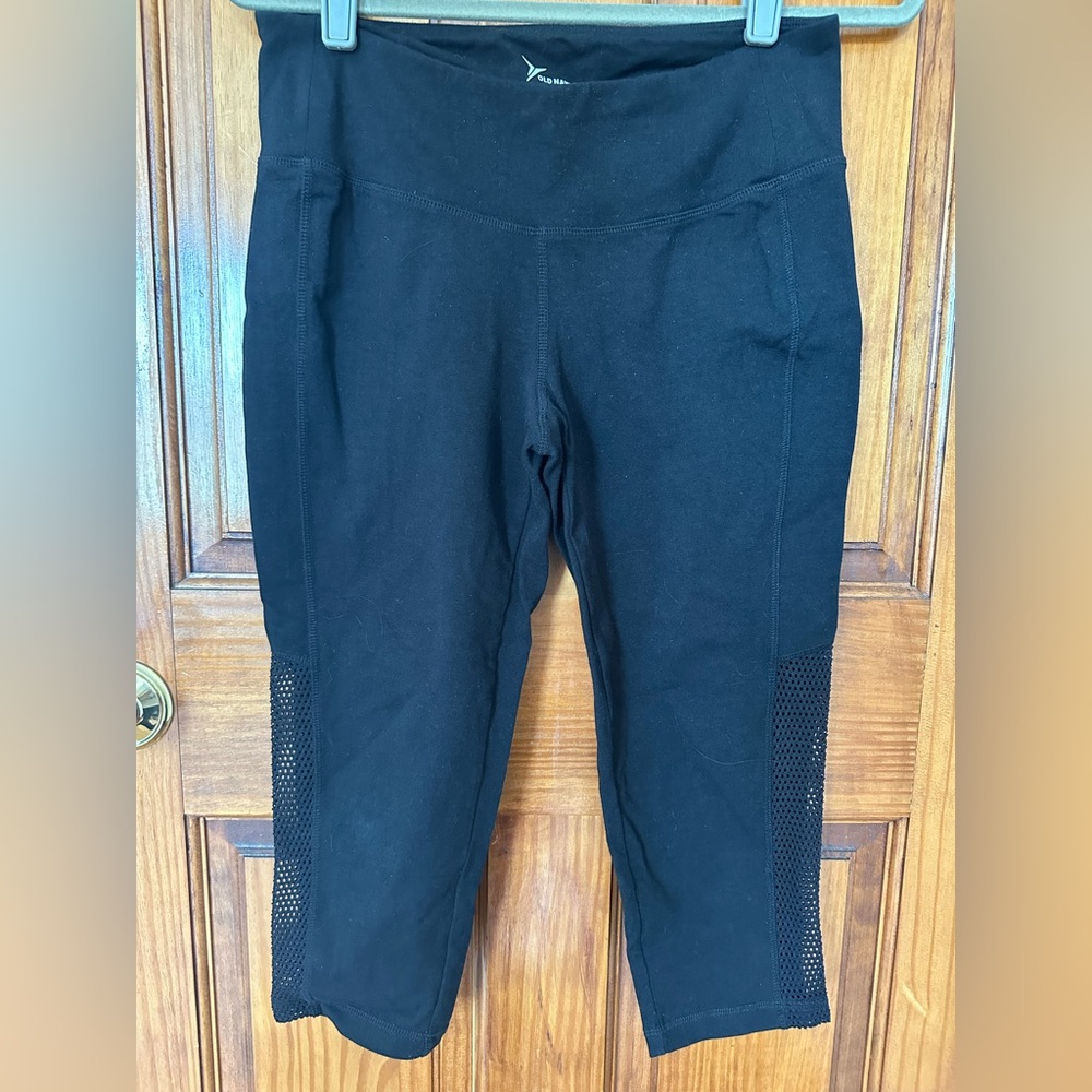 Old Navy Active Black Cropped Leggings in PL